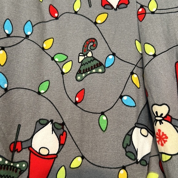 NWT. 2 Fleece jogger pants with pockets Gray Christmas Gnome & Burgundy Small - Picture 5 of 14